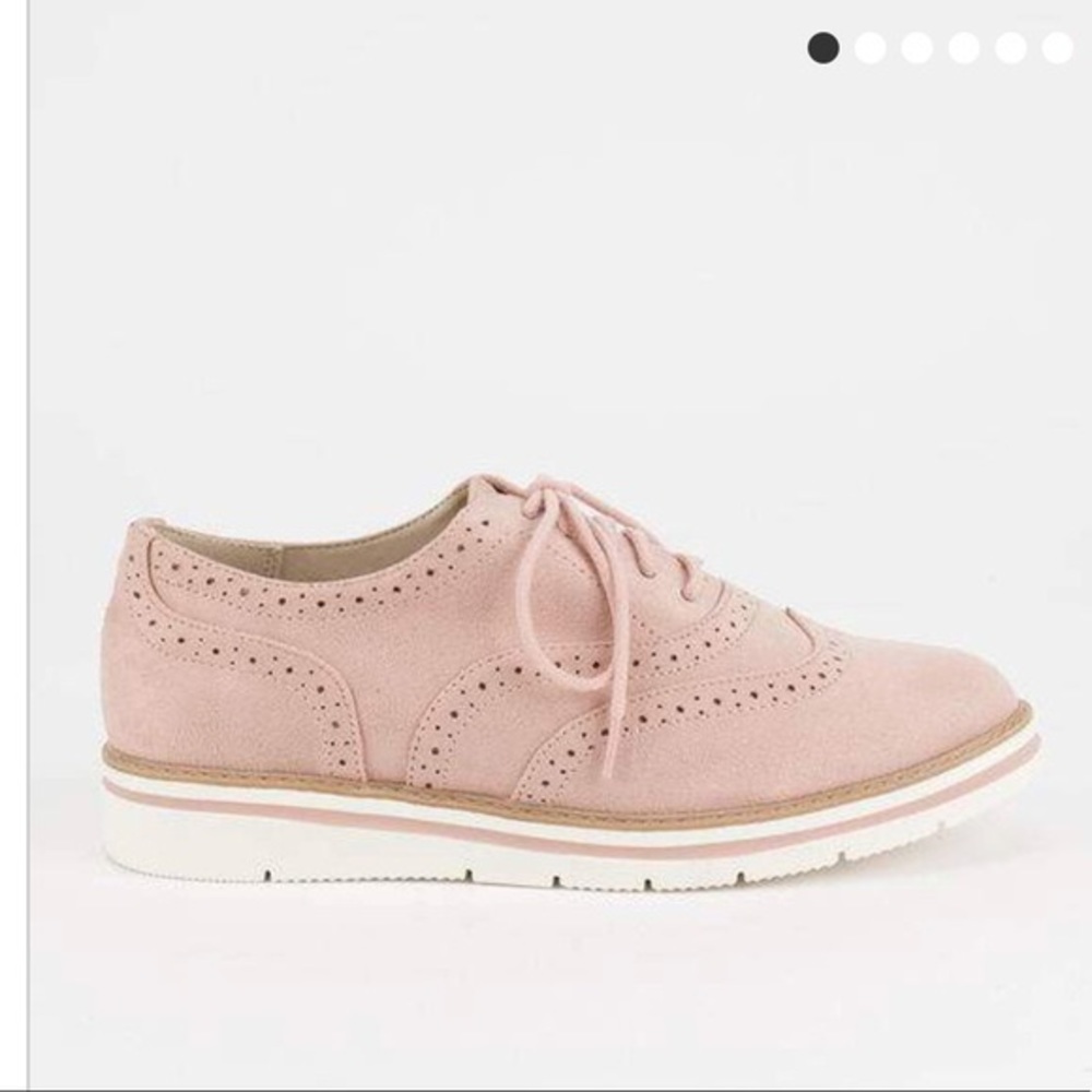 Pink suede Oxford shoes